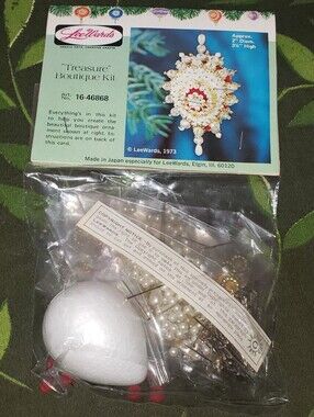 Vintage 1973 LeeWards Needle Arts Christmas Ornament Kit "Treasure"